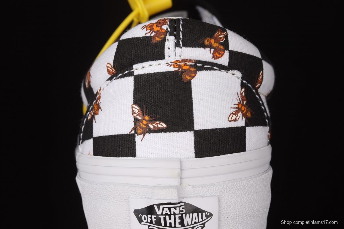 Vans Slip-On big black and white checkerboard small bee printed low-top canvas shoes VN0A33TB9EH