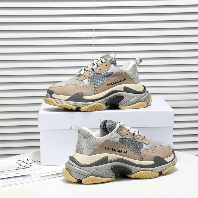 Men/Women Balenciaga Triple S Clear Sole Khaki Sneaker Item 6380340