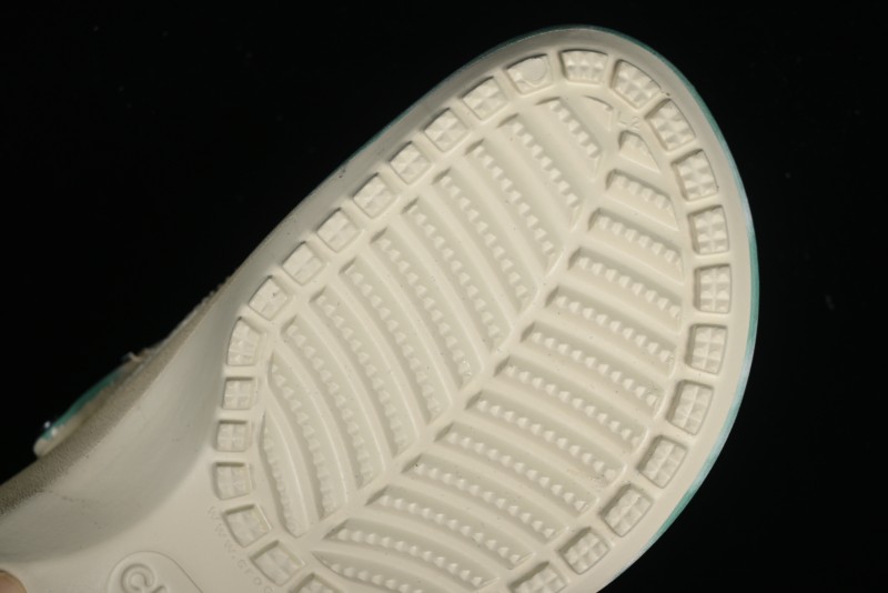 Crocs Classic Clog Cloud Retro Sandals with Adjustable Heel Strap - B.D4