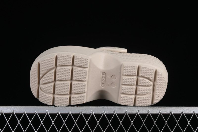 Crocs Classic Clog Snow House Retro Beach Clogs with Adjustable Heel Strap - B.D4