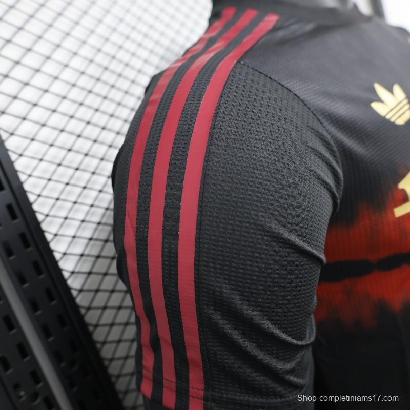 Player Version 24/25 Manchester United Black/Red Pre-Match Jersey