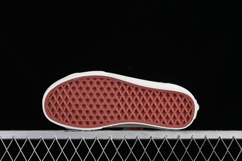 Vans Style 36 Low-Top Skate Shoes with Pink Embroidery - VN000CRPGRN