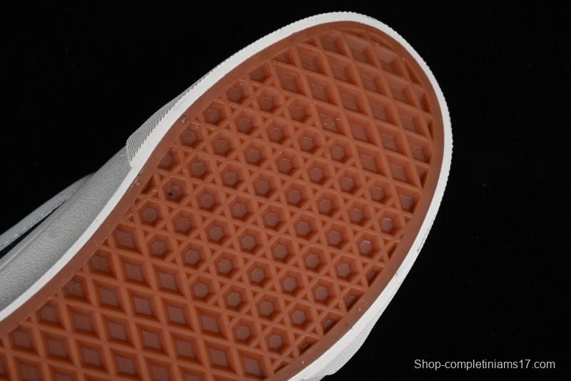 Vans Classics Knu Skool Retro Sneakers with Enlarged Toe and Thickened Trim - VN0009QCLC3