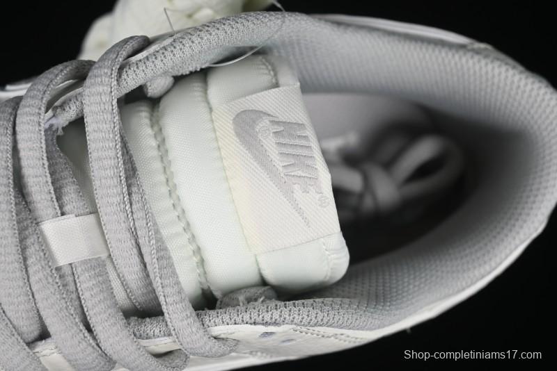 Nike SB Dunk Low x Undefeated Collaboration Casual Skate Shoes - UN1697-622