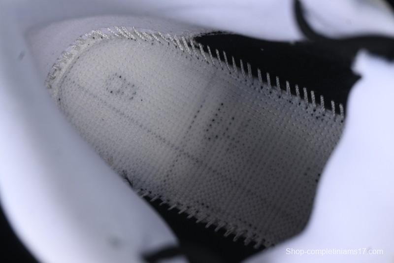 Nike Air Jordan 13 Retro Basketball Shoes in Black/White - 414571-104