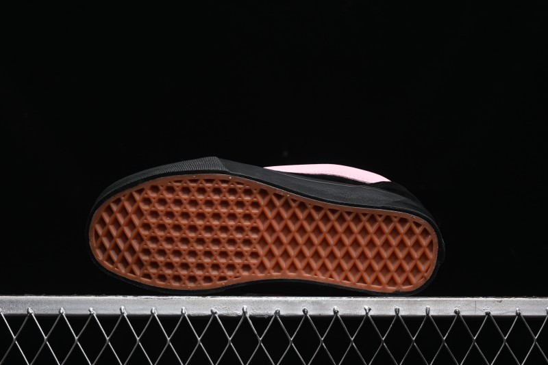 Vans Knu Skool Low Top Retro Sneakers in Black Pink with Big Logo - VN0009QC6BT1