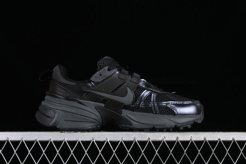 Nike Runtekk V2K Retro Low-Top Running Shoes with Cushlon Midsole and Anti-Slip Design - FD0736-001