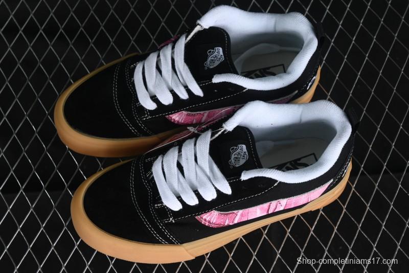 Vans Classics Knu Skool Vulcanized Skate Shoes in Black & Pink - VN0014QC0BV