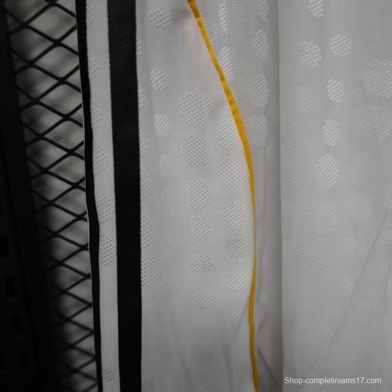 Player Version 25/26 Real Madrid Home Shorts