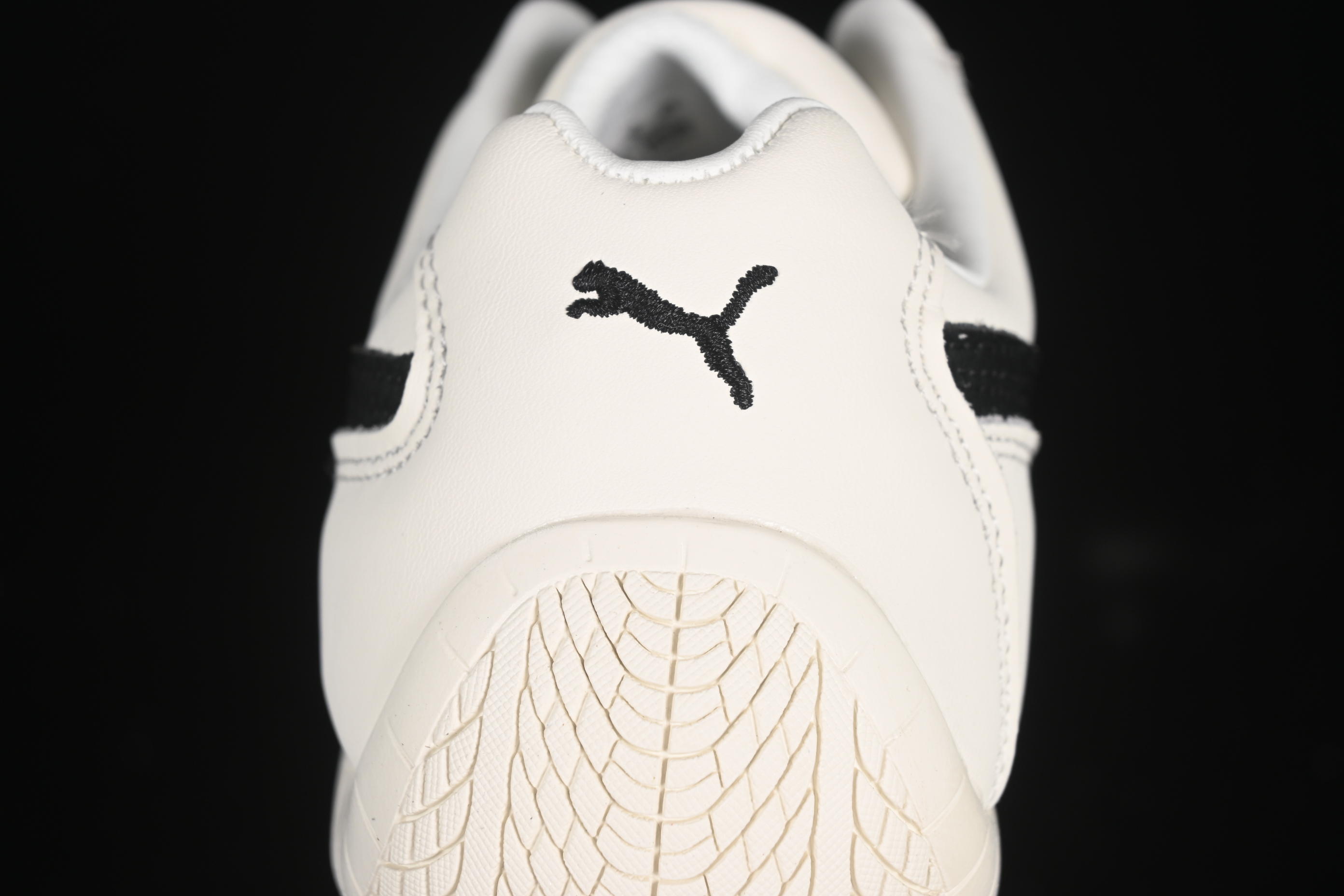 Puma Speedcat Lifestyle Low-Top Sneakers for Racing Enthusiasts - 401603-02