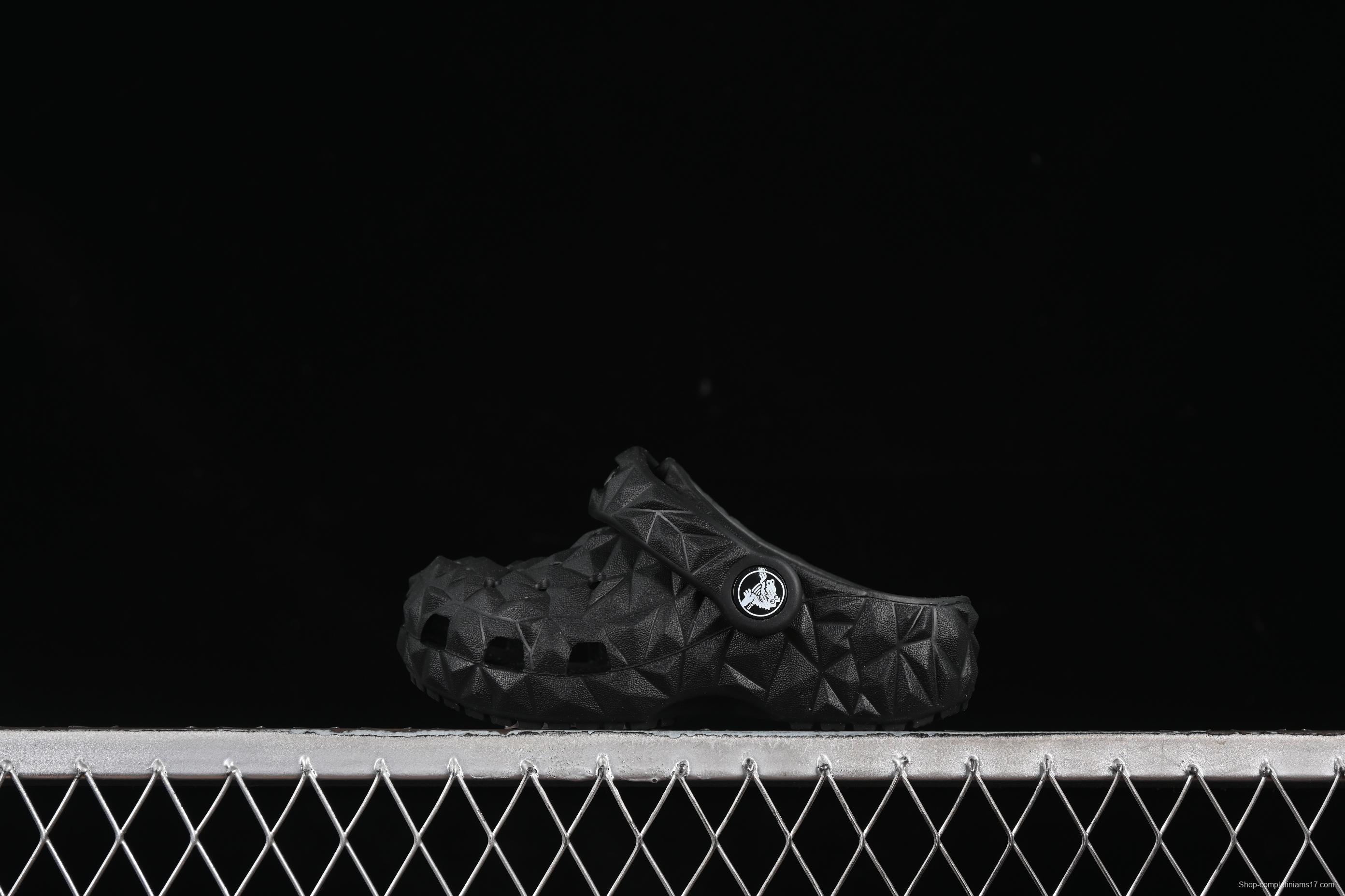 Crocs Classic Clog Kids Lightweight Slip-Resistant Clog with Ventilation Holes - B.D4