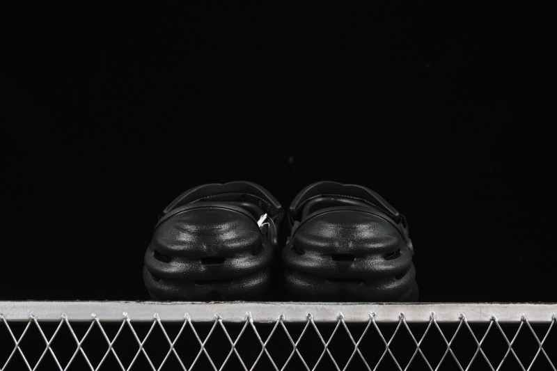 Crocs Classic Clog Slip-On Beach Sandals with Ventilation Holes - B.D4