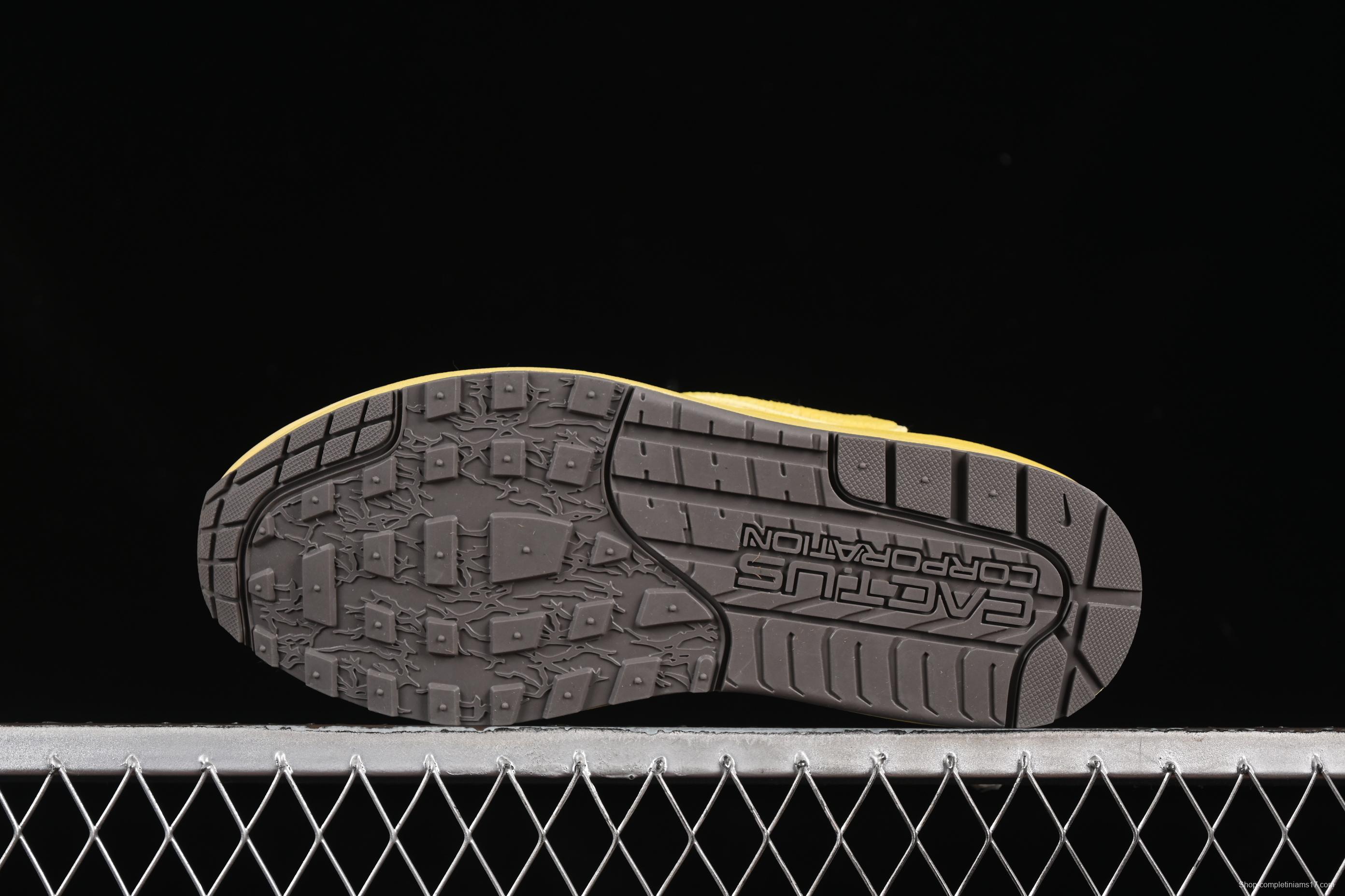 Nike Air Max 1 Travis Scott Collaboration Retro Running Shoes in Wheat Color with Reverse Swoosh - DO9392-700