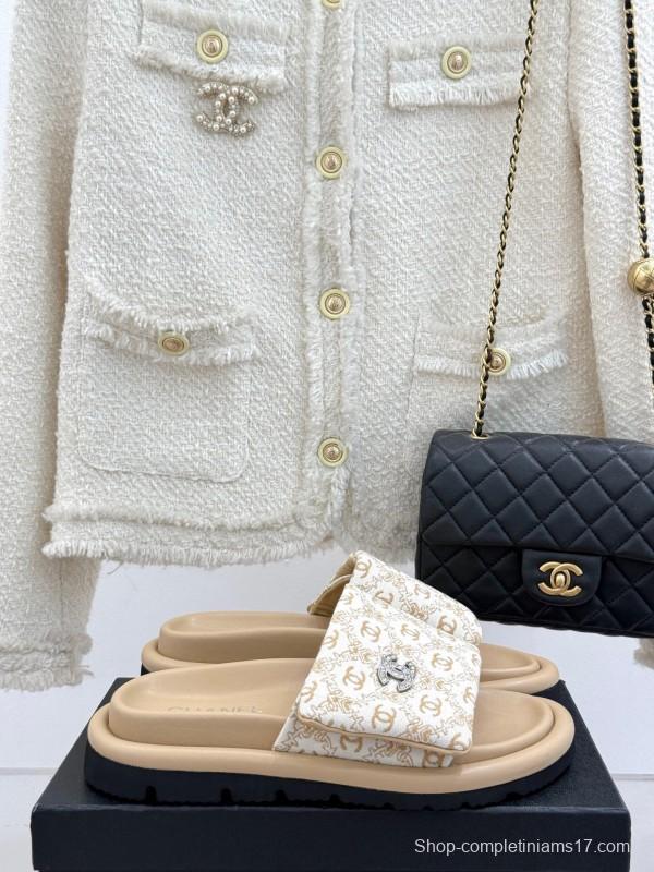 2025 Slippers Chanel Beige White Canvas Slippers