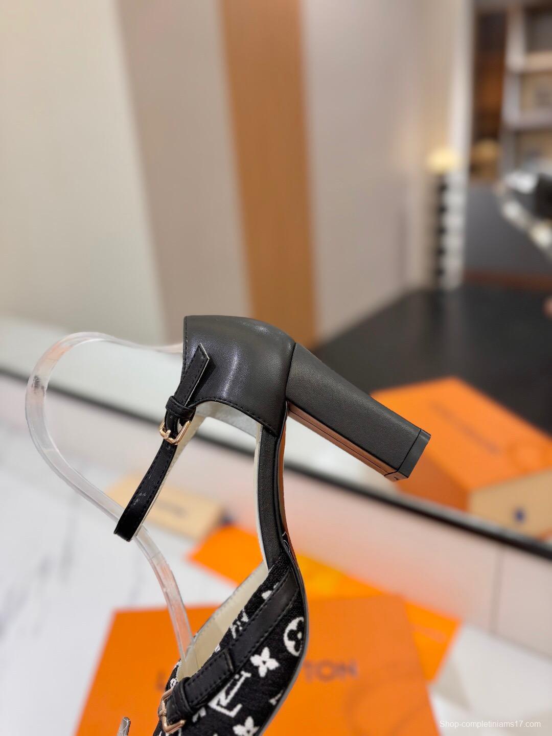 2025 Women Louis Vuitton Black White Canvas Leather Pumps KFY00310