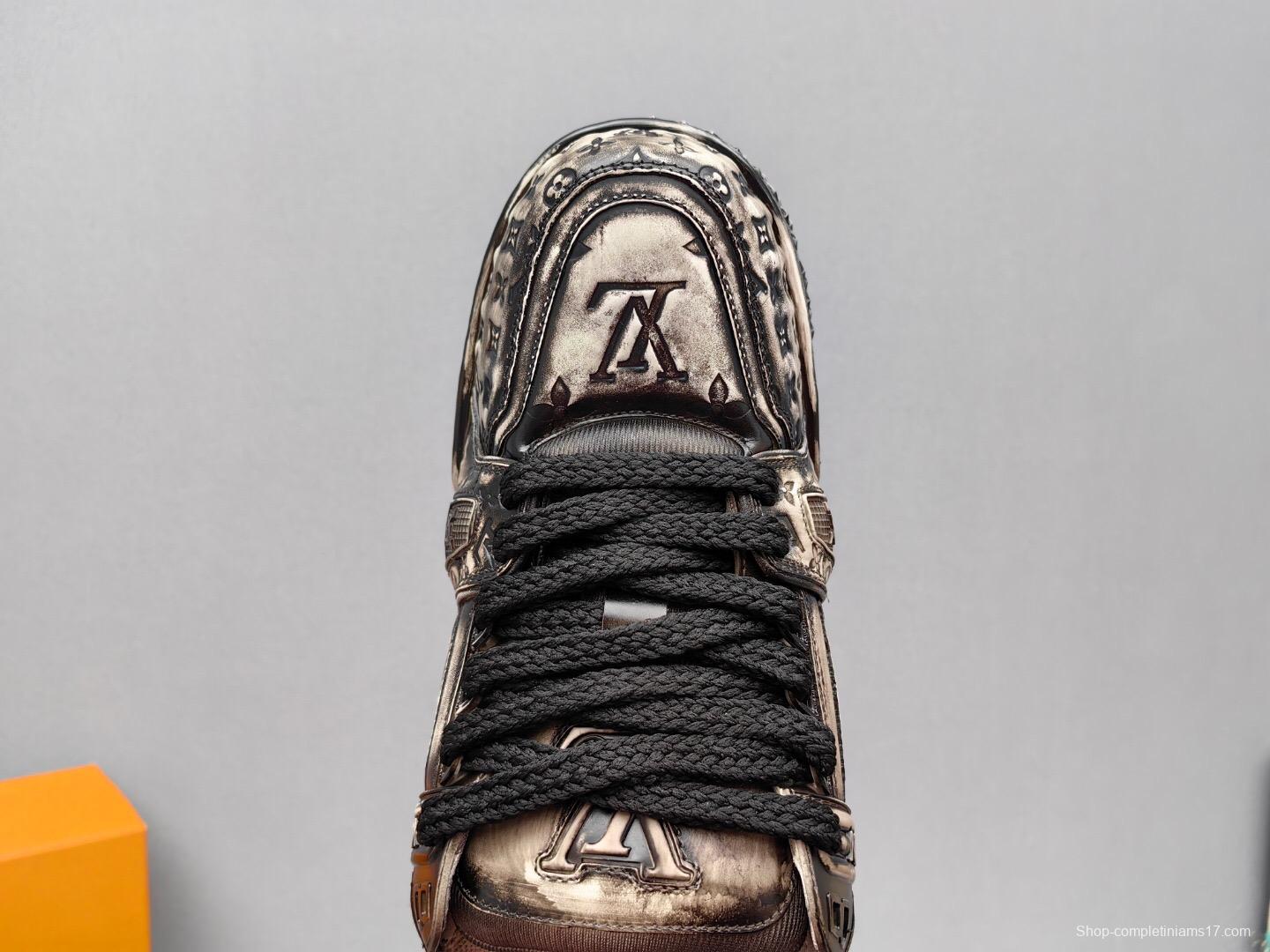 2025 Unisex Louis Vuitton Black White Leather Trainers KFY00510