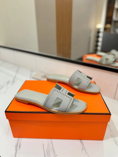 2025 Women Hermès Gray Leather Slippers