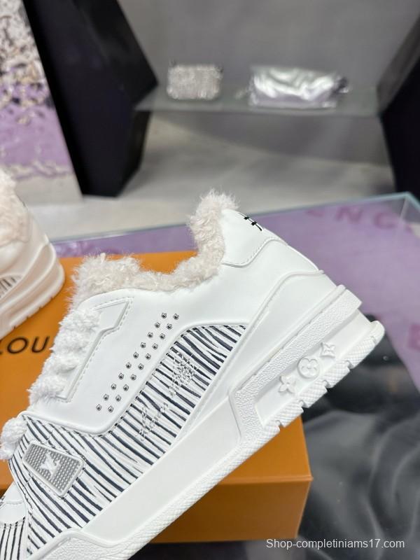 2024 Unisex Louis Vuitton White Leather Plimsolls Monogram MJ00530