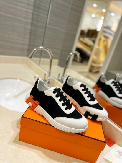 2024 Unisex Hermès Black White Imported Glossy Lambskin Water-repellent Fabric Casual Sneakers MJ00320