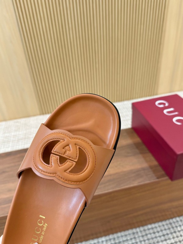 2025 Women Gucci Brown Leather Slides LY00230