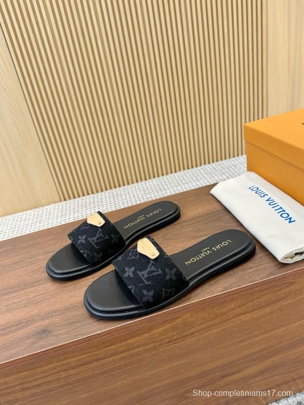 2025 Women Louis Vuitton Black Canvas Slippers LY00200