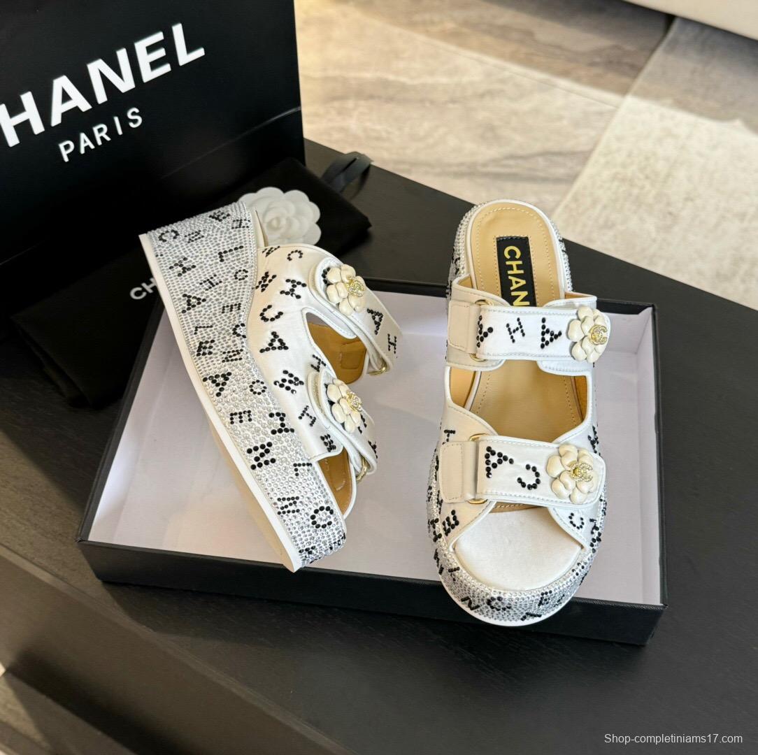 2025 CHANEL White Leather Slippers LY00330
