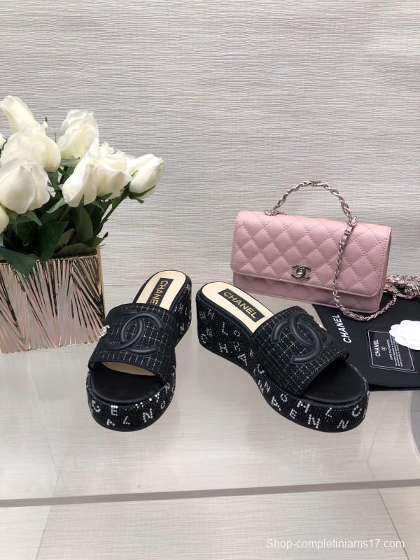 2025 Slippers CHANEL Black Fabric Slippers LY00320