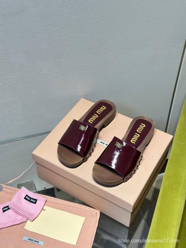 2025 Women Miu Miu Burgundy Patent Leather Slippers KFY00230