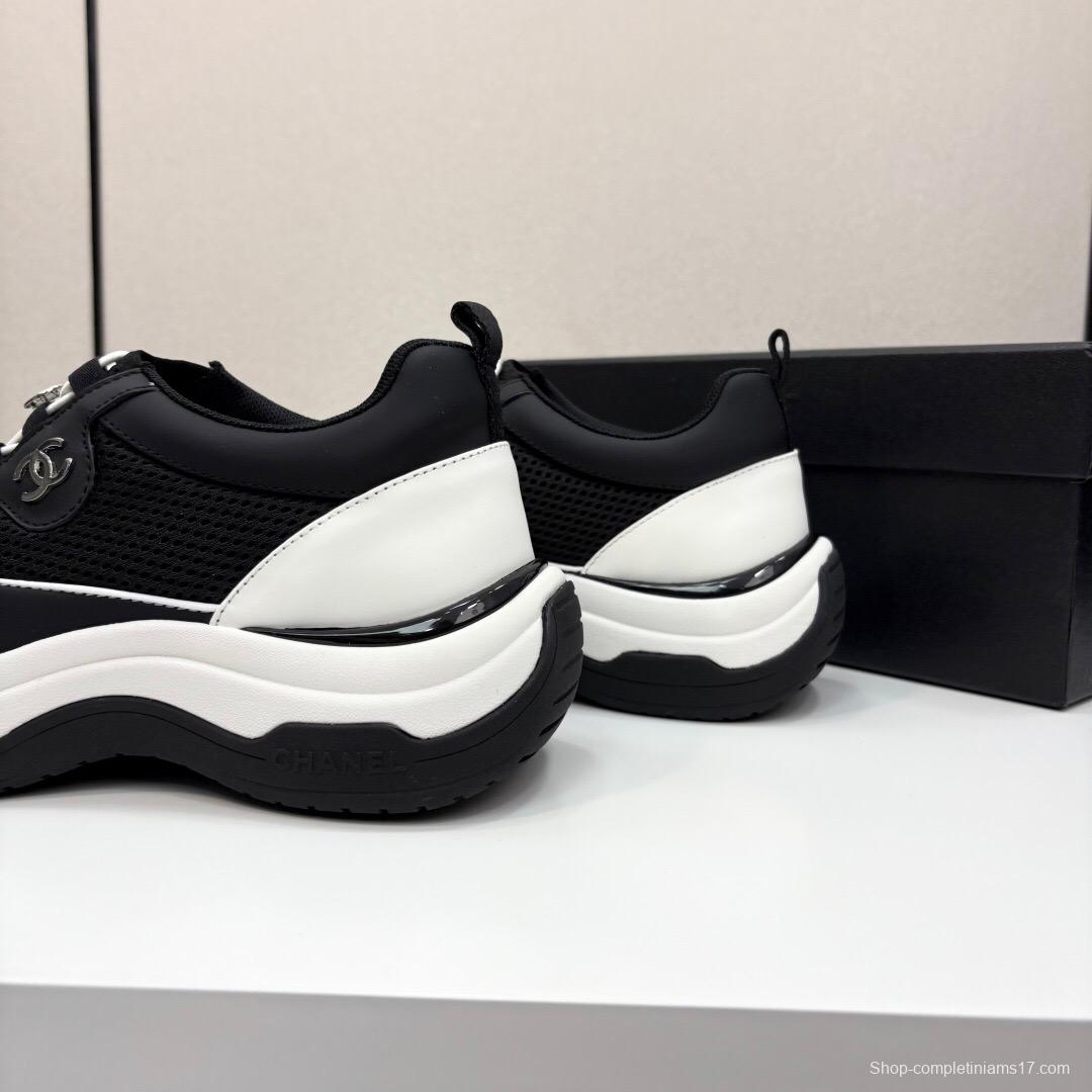 2025 Unisex Chanel Black White Silk Cowhide Sneakers Classic Embroidery