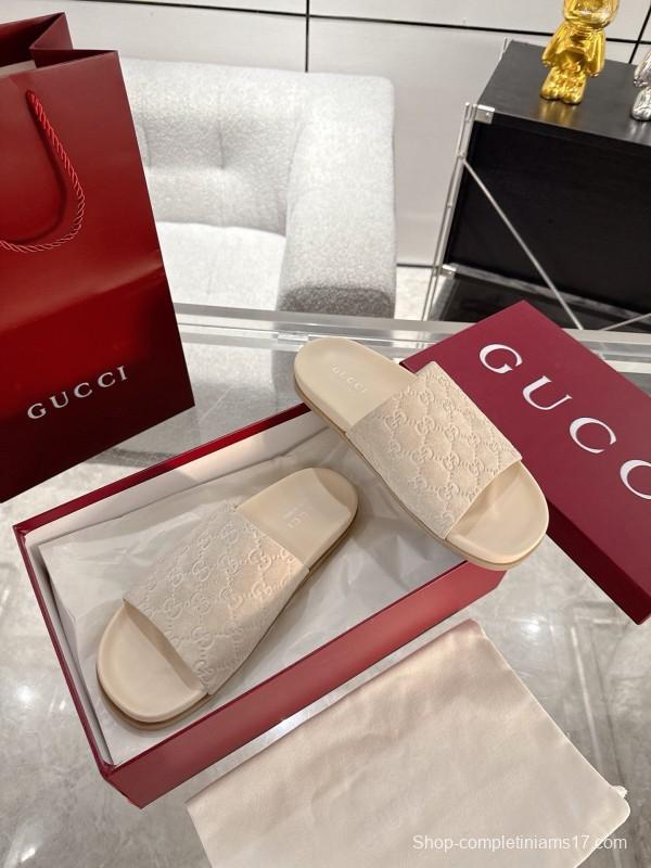 2025 Unisex Gucci Beige Embossed Leather Slippers Double G AS00240