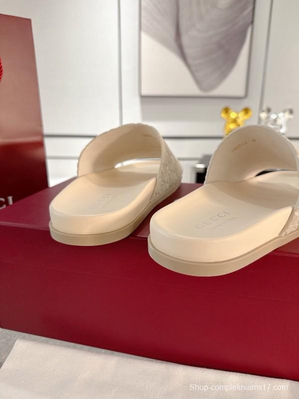2025 Unisex Gucci Beige Embossed Leather Slippers Double G AS00240