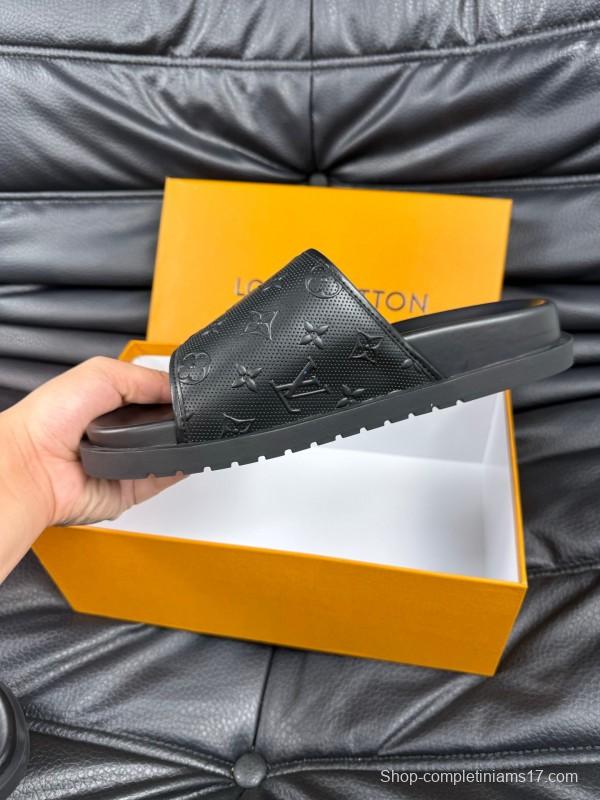 2025 Men Louis Vuitton Black Leather Slippers AS00170