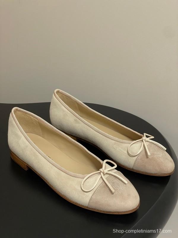 Chanel Ballet Flats with Bow Detail in Suede - KFY00300