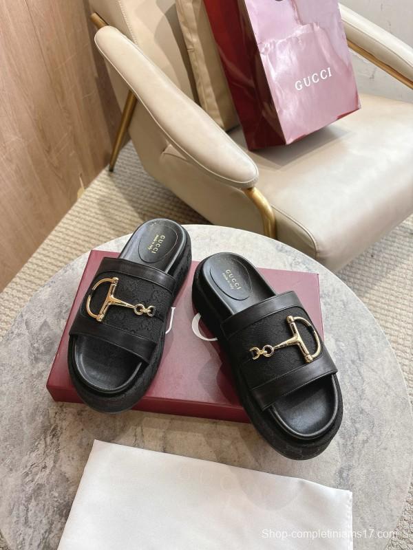 Gucci Women's Sandals with Horsebit Detail and Gold Hardware - LY00270