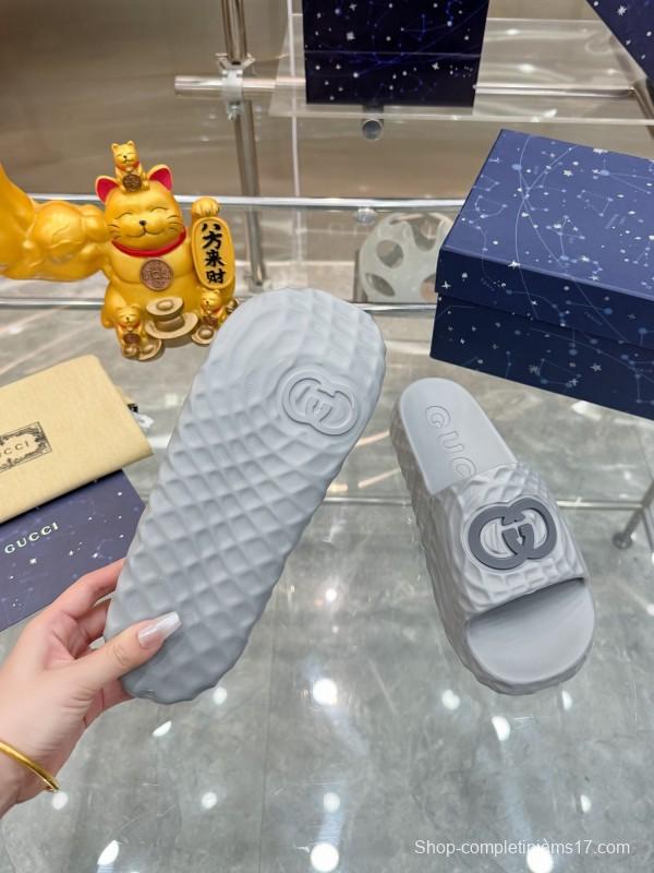Gucci Lido Interlocking G Textured Rubber Sandals for Men - AS00170